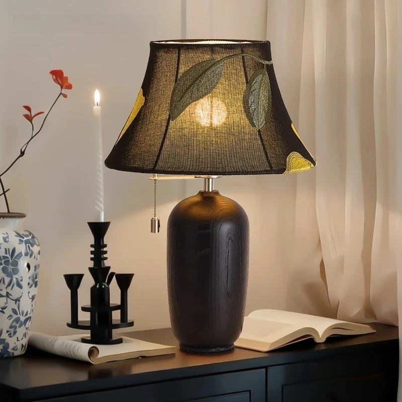 Vintage hand-embroidered fabric lampshade eye protection table lamp French medieval living room solid wood floor lamp
Vintage hand-embroidered fabric lampshade eye protection table lamp French medieval living room solid wood floor lamp