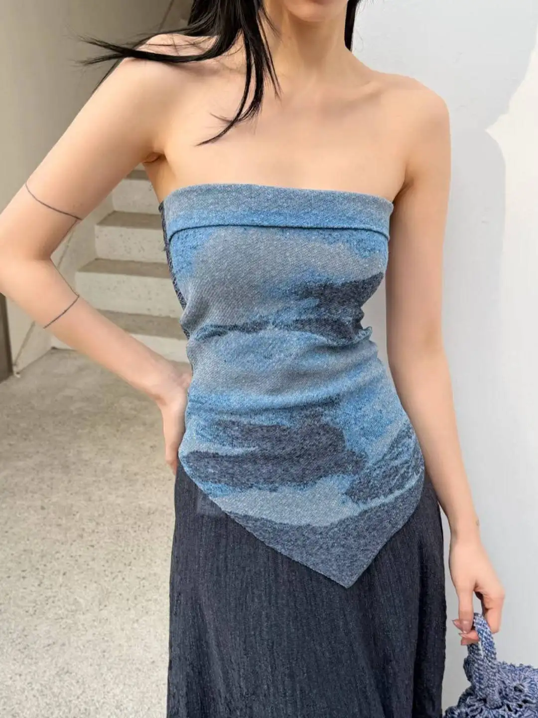 Floral One【Shanghai Version】26ss Turned Large Sea Tunic Tank Top Commute Simple Slimming Base Top Women's Fashion
Floral One【Shanghai Version】26ss Turned Large Sea Tunic Tank Top Commute Simple Slimming Base Top Women's Fashion