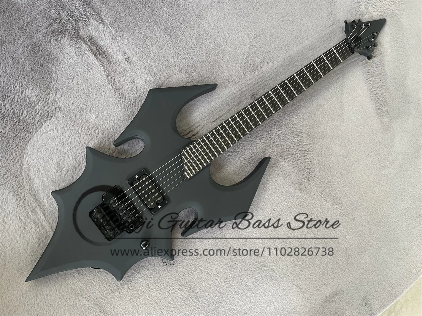 Matte Black Electric Gguitar Maple Neck Set In Mahogany body vibrato Bridge black tuner custom Von Guitar Factory Custom
Matte Black Electric Gguitar Maple Neck Set In Mahogany body vibrato Bridge black tuner custom Von Guitar Factory Custom