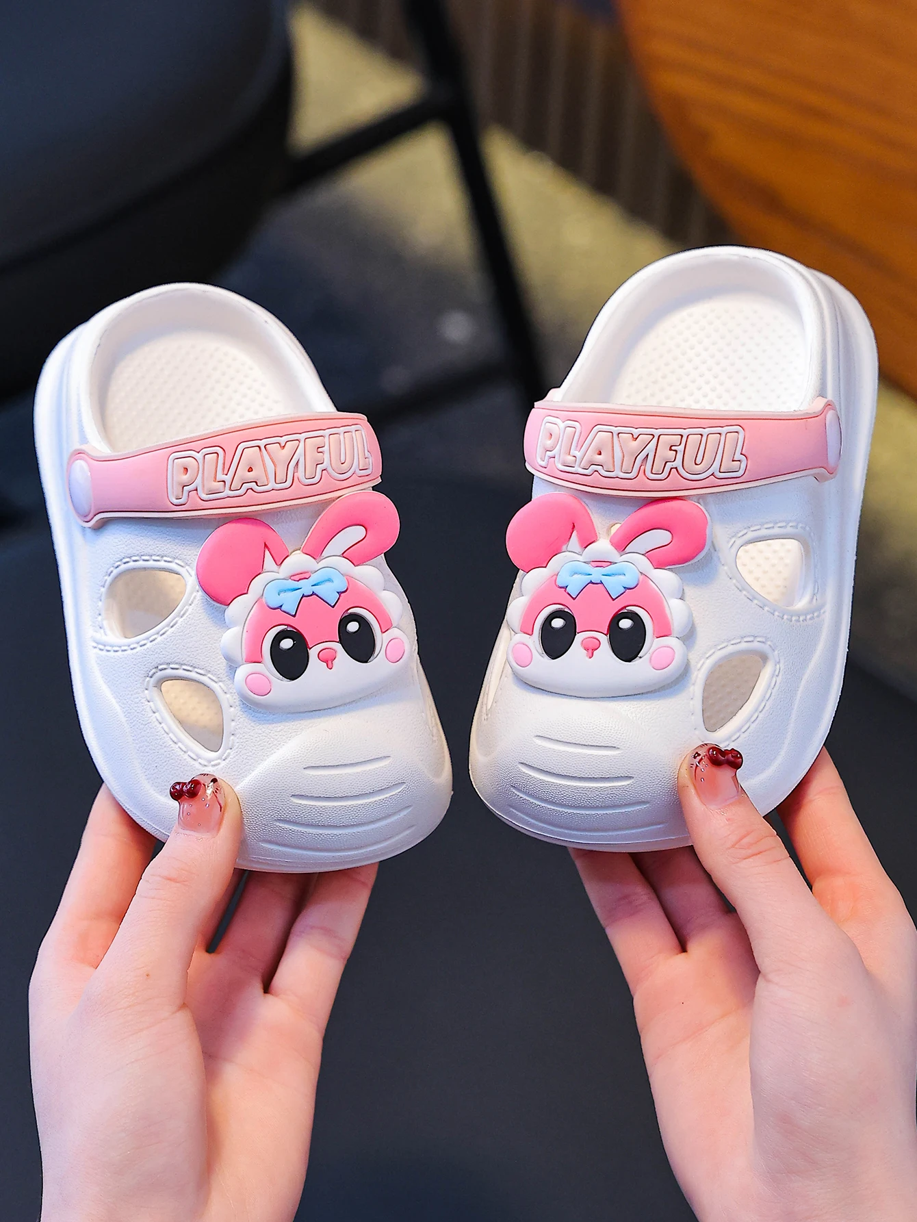 New summer sandals for children, rabbit hole slippers, cartoon cute soft sole, comfortable beach sandals to wear
New summer sandals for children, rabbit hole slippers, cartoon cute soft sole, comfortable beach sandals to wear