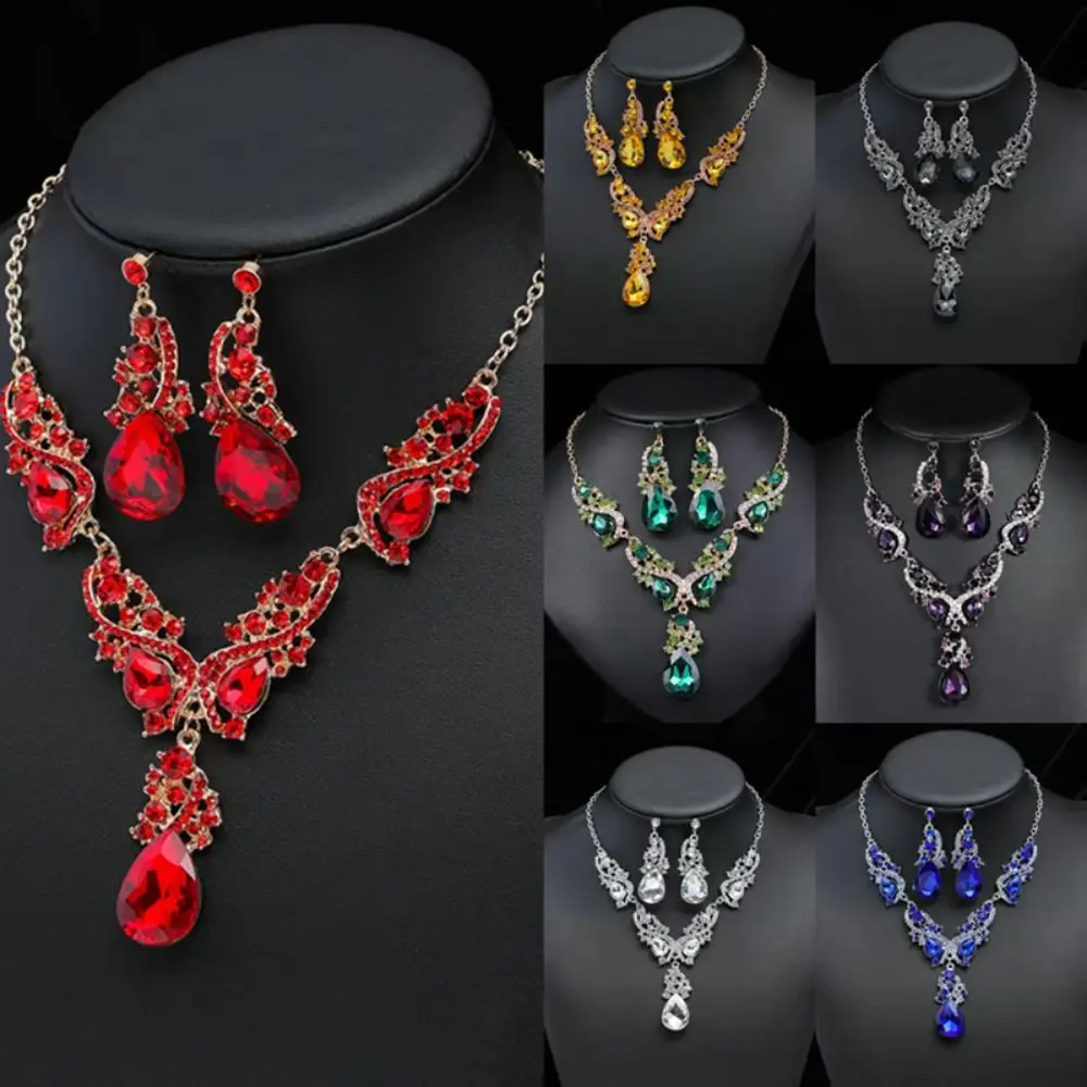 Exaggerated Rhinestone Jewelry Set Shining Light Luxury Water Drop Necklace Earrings Set Exquisite Crystal Women's Necklace
Exaggerated Rhinestone Jewelry Set Shining Light Luxury Water Drop Necklace Earrings Set Exquisite Crystal Women's Necklace