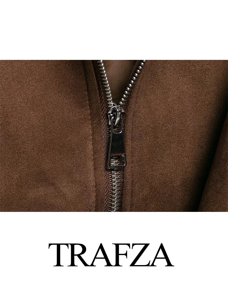 TRAFZA Elegant Woman Casual High Street Jacket 2025 Autumn Women High Collar Long Sleeves Button Pockets Decoration Coats
TRAFZA Elegant Woman Casual High Street Jacket 2025 Autumn Women High Collar Long Sleeves Button Pockets Decoration Coats