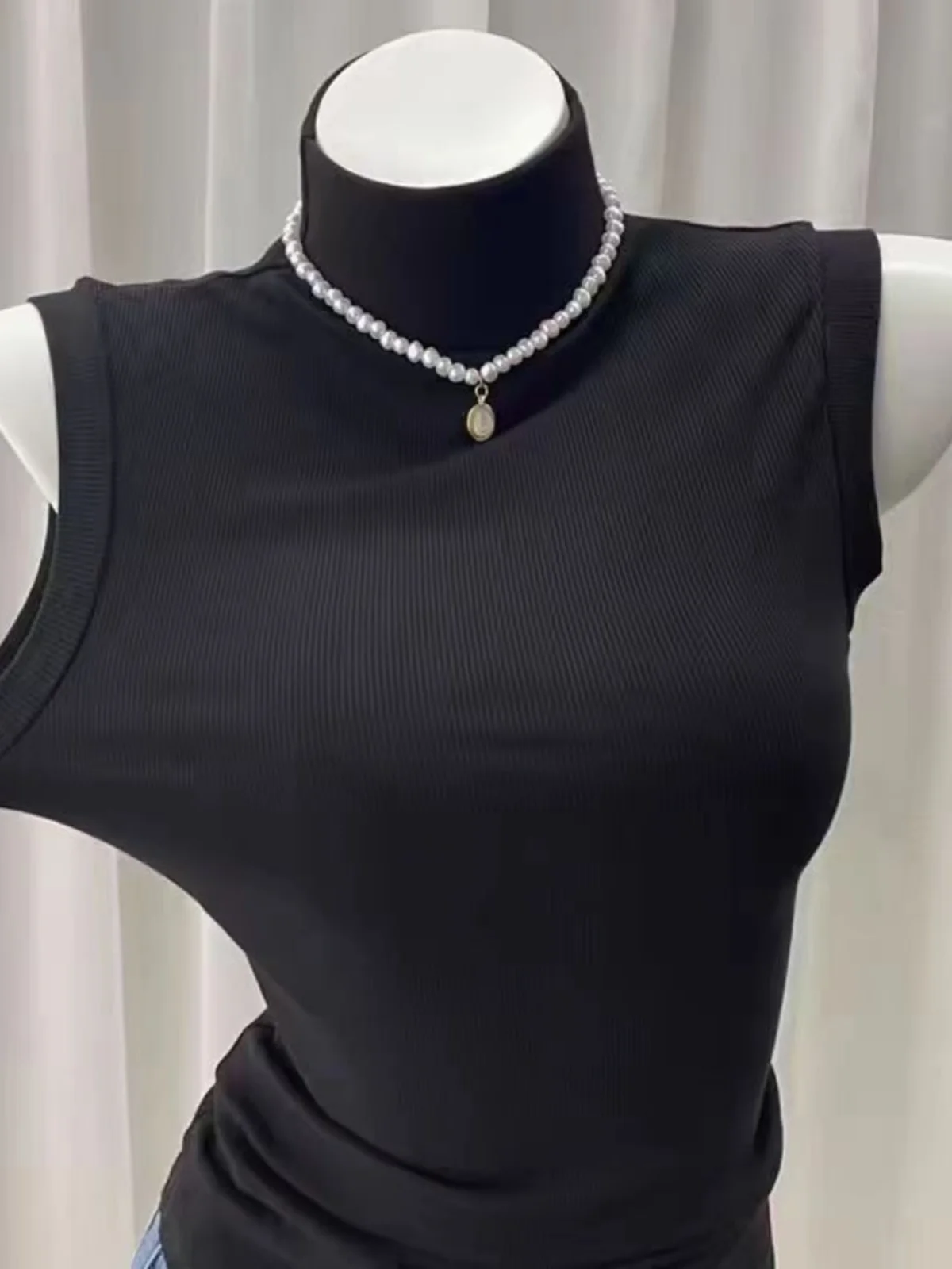 Modal Spring/Summer Turtleneck Tank Top For Women, Slim Fit, Interior/Exterior, Sleeveless Bottom Shirt
Modal Spring/Summer Turtleneck Tank Top For Women, Slim Fit, Interior/Exterior, Sleeveless Bottom Shirt
