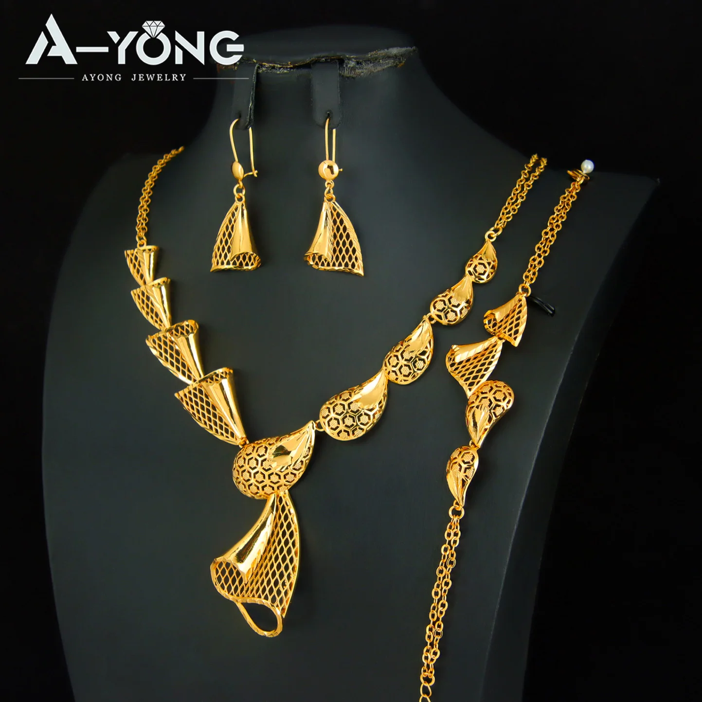 Dubai Premium Gold Plated Jewelry Set 21k Gold Plated Arabic Bridal Necklace Bracelet Earrings Moroccan Women Vintage Jewelrys
Dubai Premium Gold Plated Jewelry Set 21k Gold Plated Arabic Bridal Necklace Bracelet Earrings Moroccan Women Vintage Jewelrys