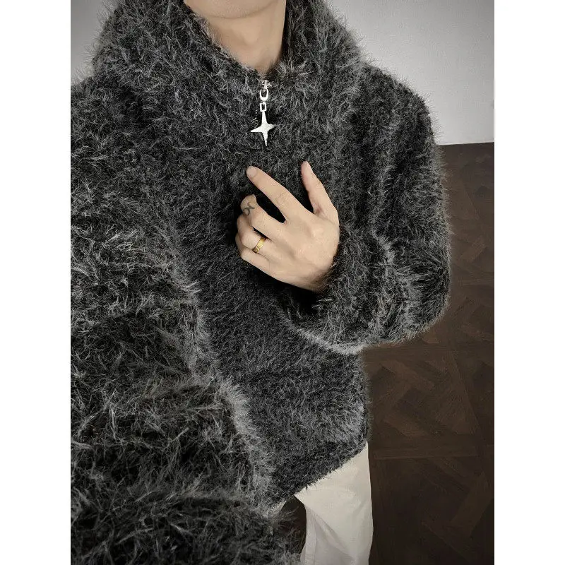 Мужской вязаный свитер свободного кроя из искусственного меха норки, зимний, повседневный, городской стиль, с длинным рукавом, термобелье, комфортная вязаная одежда
Мужской вязаный свитер свободного кроя из искусственного меха норки, зимний, повседневный, городской стиль, с длинным рукавом, термобелье, комфортная вязаная одежда