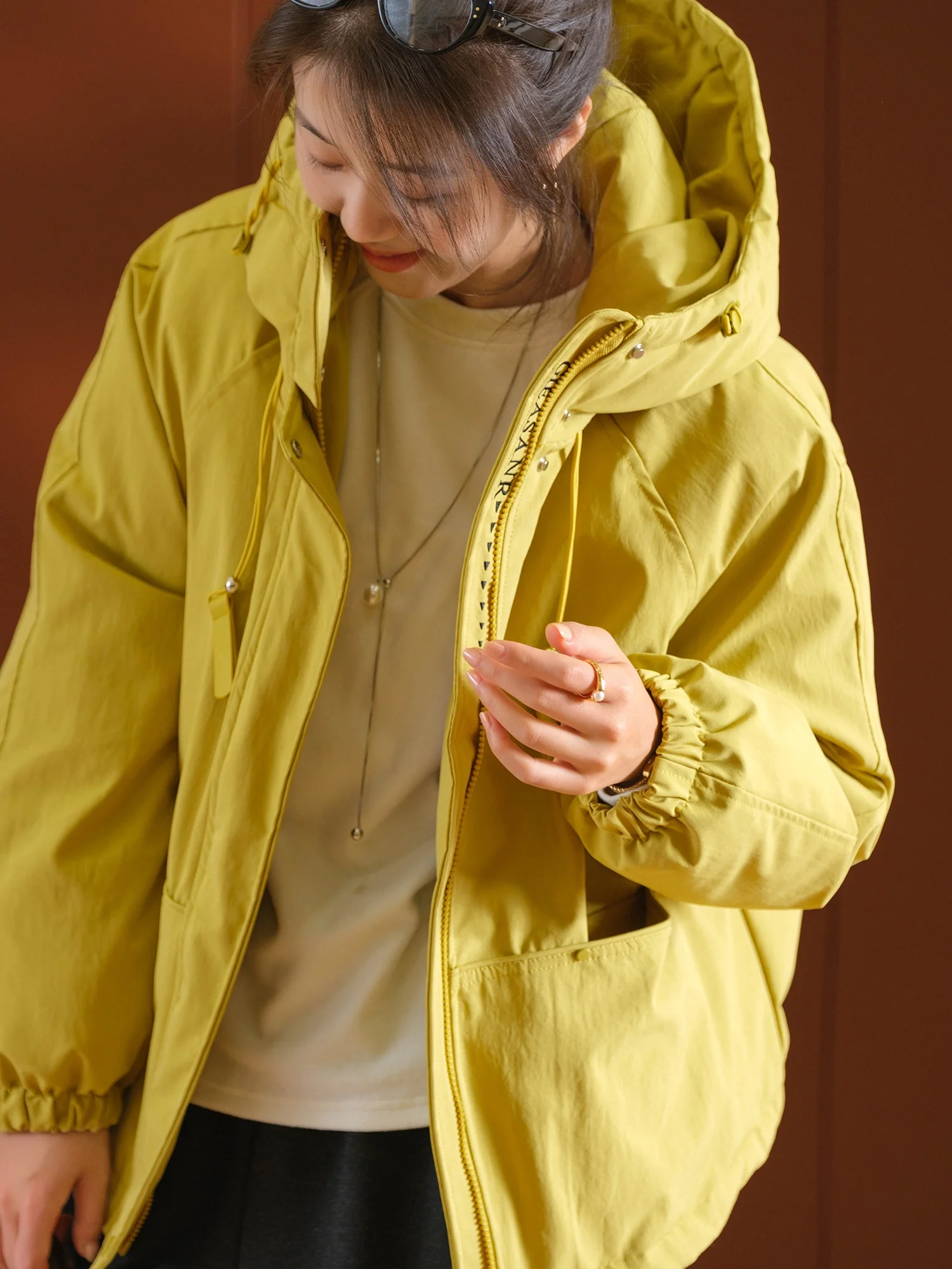 Slimming Fce Jaet with Zipper ket Loose Fit Windproof Warm Hooded Cotton Coat Faionable Commute Sle Pure Color
Slimming Fce Jaet with Zipper ket Loose Fit Windproof Warm Hooded Cotton Coat Faionable Commute Sle Pure Color