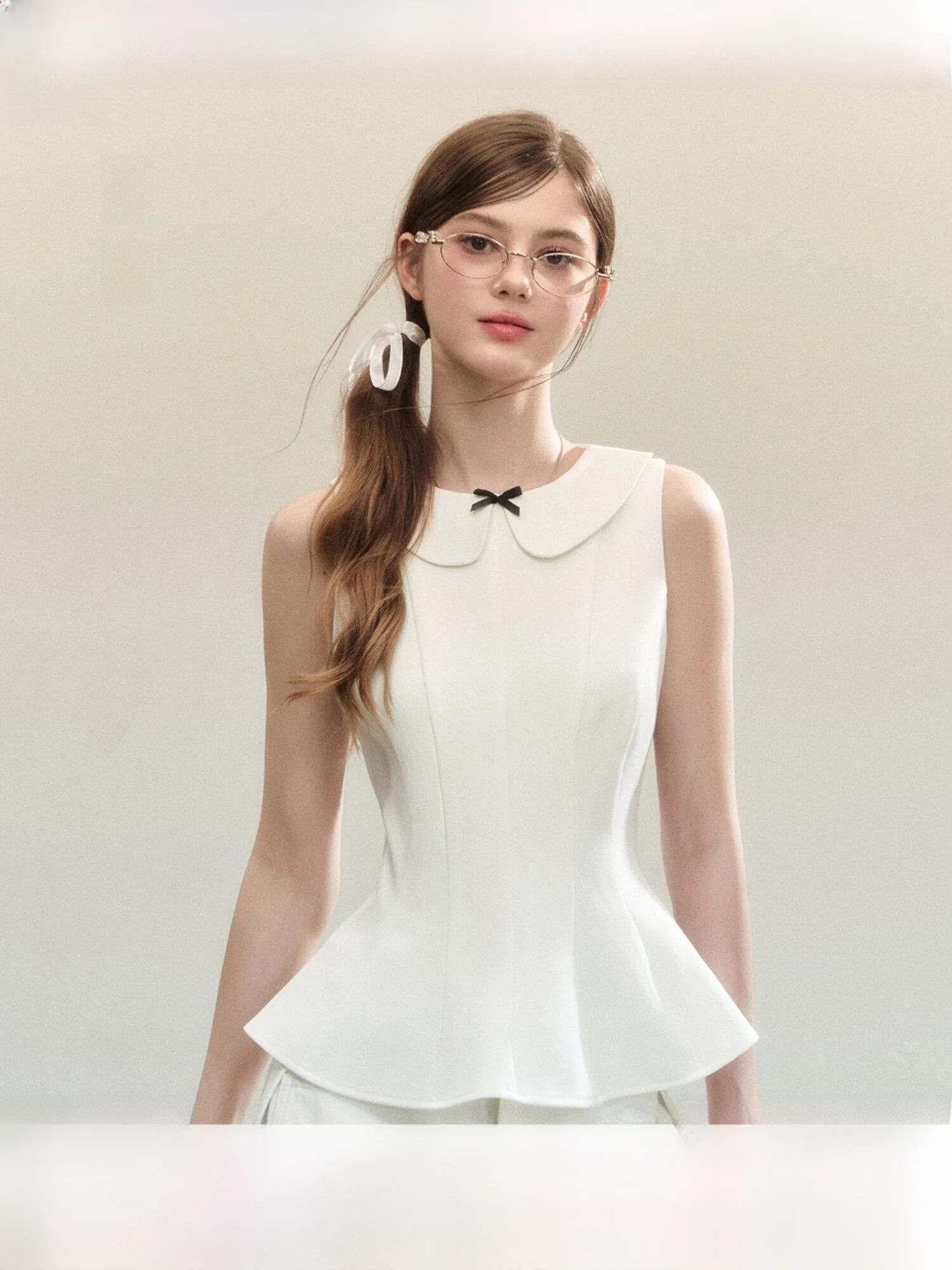 Elegant Sleeveless Top with Bow Tie Waist Cinching Summer New Style High Quality Doll Collar Knot Vest for Women
Elegant Sleeveless Top with Bow Tie Waist Cinching Summer New Style High Quality Doll Collar Knot Vest for Women