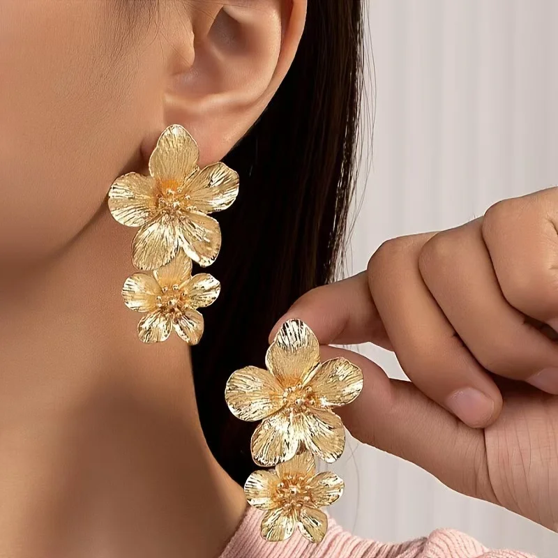 Versatile, Exaggerated, Retro, Elegant And Textured, Double-layered Long Flower Design, A Niche Earring For Women
Versatile, Exaggerated, Retro, Elegant And Textured, Double-layered Long Flower Design, A Niche Earring For Women