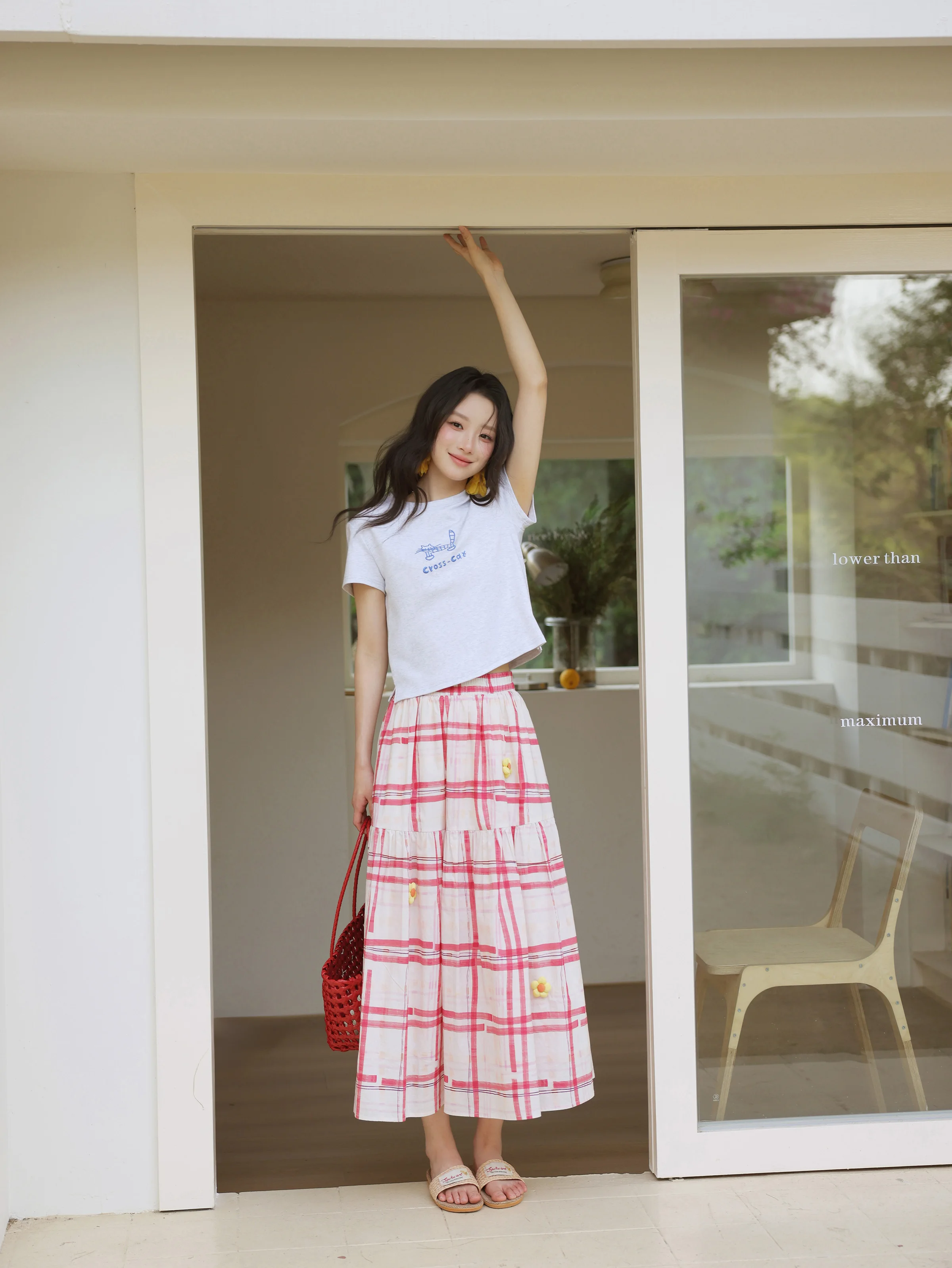 3D Floral Appliqué Red Plaid Skirt Women Summer High Waist Elastic Midi Skirt Casual Loose Fit A-Line Handmade Details Skirt
3D Floral Appliqué Red Plaid Skirt Women Summer High Waist Elastic Midi Skirt Casual Loose Fit A-Line Handmade Details Skirt