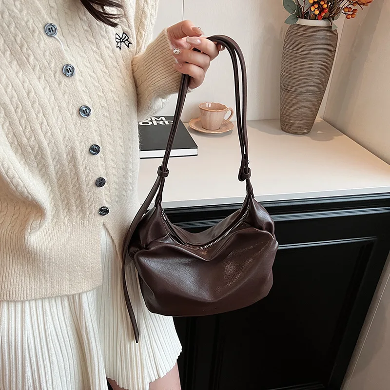 Large Capacity For Women New Soft Leather Fashionable And Simple Single Shoulder Armpit Versatile Crossbody Bag
Large Capacity For Women New Soft Leather Fashionable And Simple Single Shoulder Armpit Versatile Crossbody Bag
