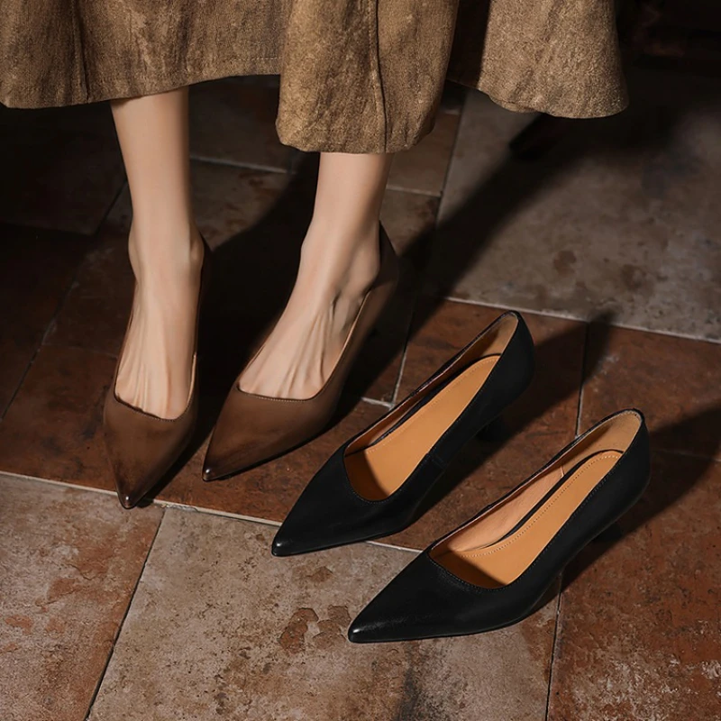 European and American style spring and summer genuine leather high heels single shoes for women pointed toe work shoes for women
European and American style spring and summer genuine leather high heels single shoes for women pointed toe work shoes for women