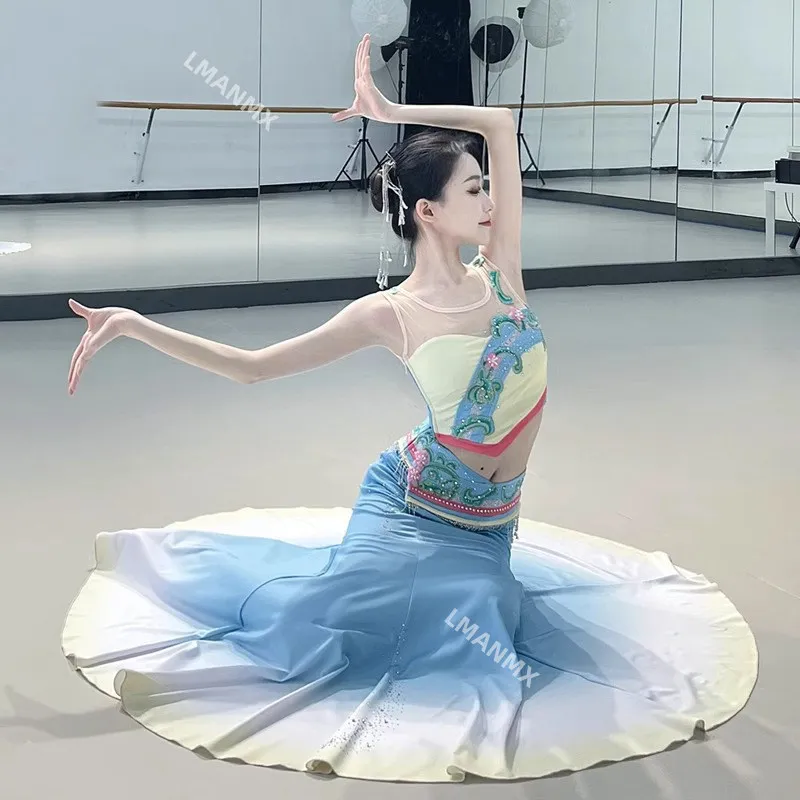 Dai ethnic dance solo performance costumes, dance attire, practice skirts, Peacock Dance, Xishuangbanna skirts
Dai ethnic dance solo performance costumes, dance attire, practice skirts, Peacock Dance, Xishuangbanna skirts