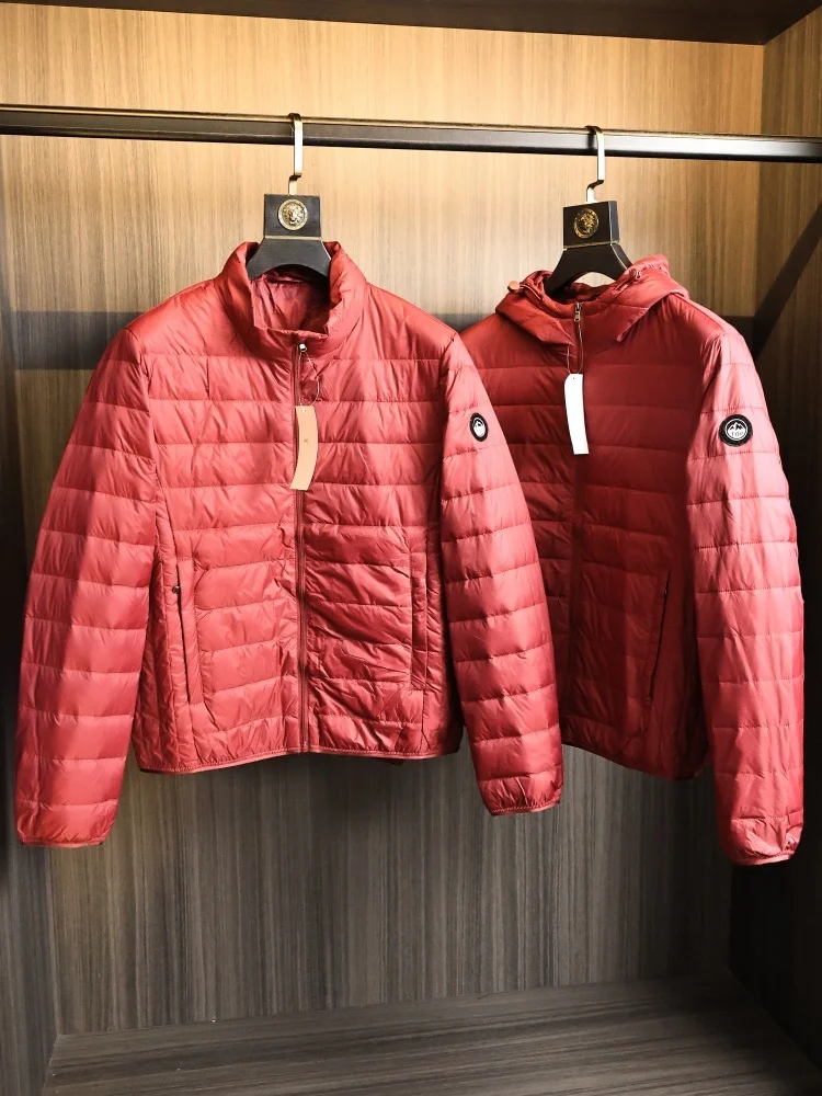 Легкий 90-пуховый пуховик с воротником-стойкой для мужчин и женщин, осень-зима, красное модное городское уличное ветрозащитное теплое пальто
Легкий 90-пуховый пуховик с воротником-стойкой для мужчин и женщин, осень-зима, красное модное городское уличное ветрозащитное теплое пальто