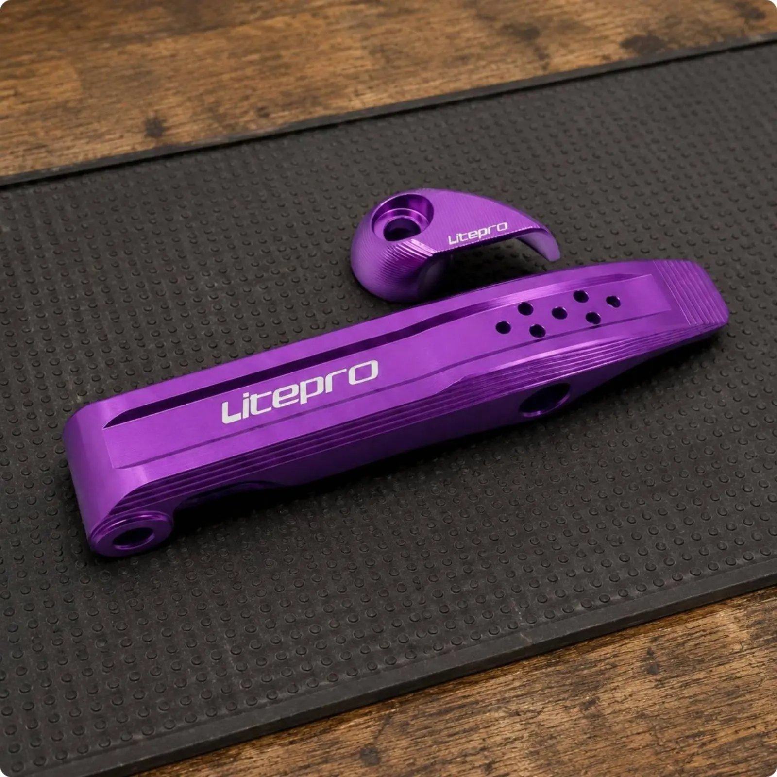 Aluminum Folding Bike Latch Compact Folding Bike Safety Buckle Foldable Two-Wheeler Lock Anti-Theft Cycling Gear Scratch
Aluminum Folding Bike Latch Compact Folding Bike Safety Buckle Foldable Two-Wheeler Lock Anti-Theft Cycling Gear Scratch