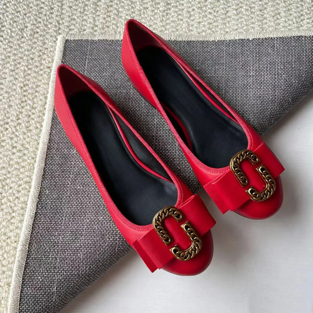 Women's Leather Ballerina Flats Gold Chain Link Buckle Shoes
Women's Leather Ballerina Flats Gold Chain Link Buckle Shoes