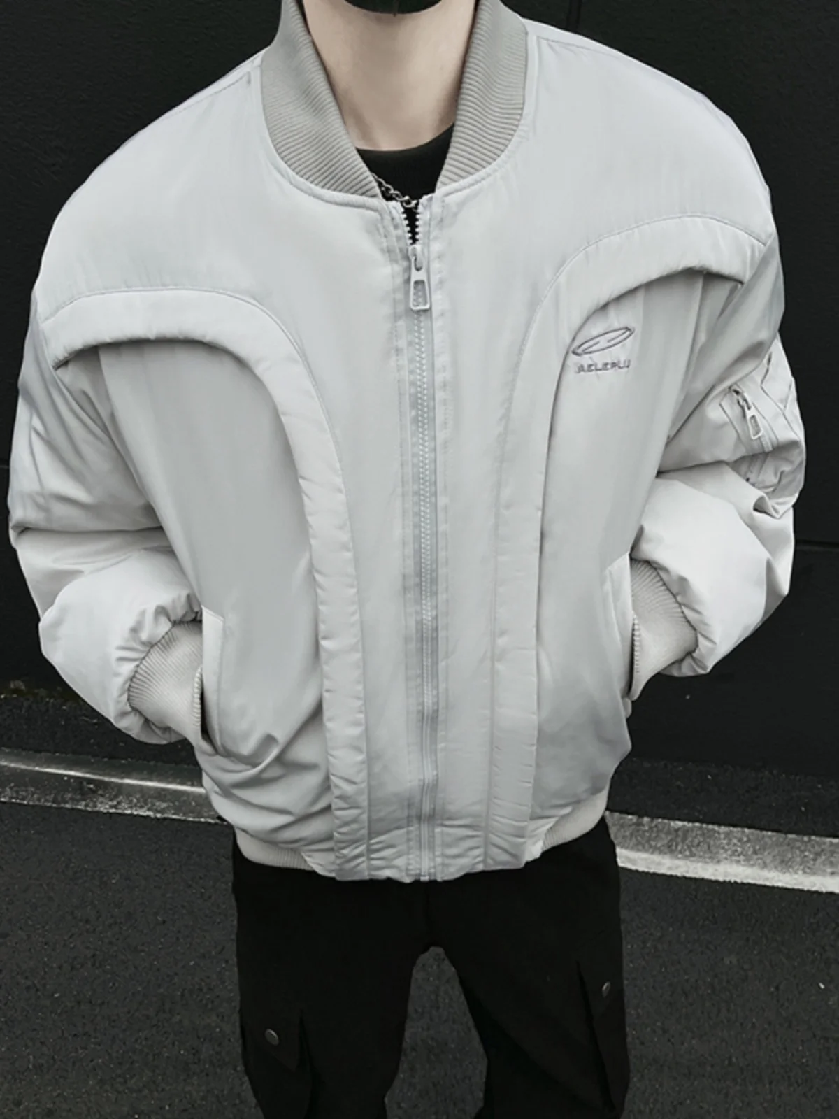 Американская утепленная хлопковая куртка-бомбер в стиле ретро для мужчин, зимняя теплая куртка на молнии
Американская утепленная хлопковая куртка-бомбер в стиле ретро для мужчин, зимняя теплая куртка на молнии