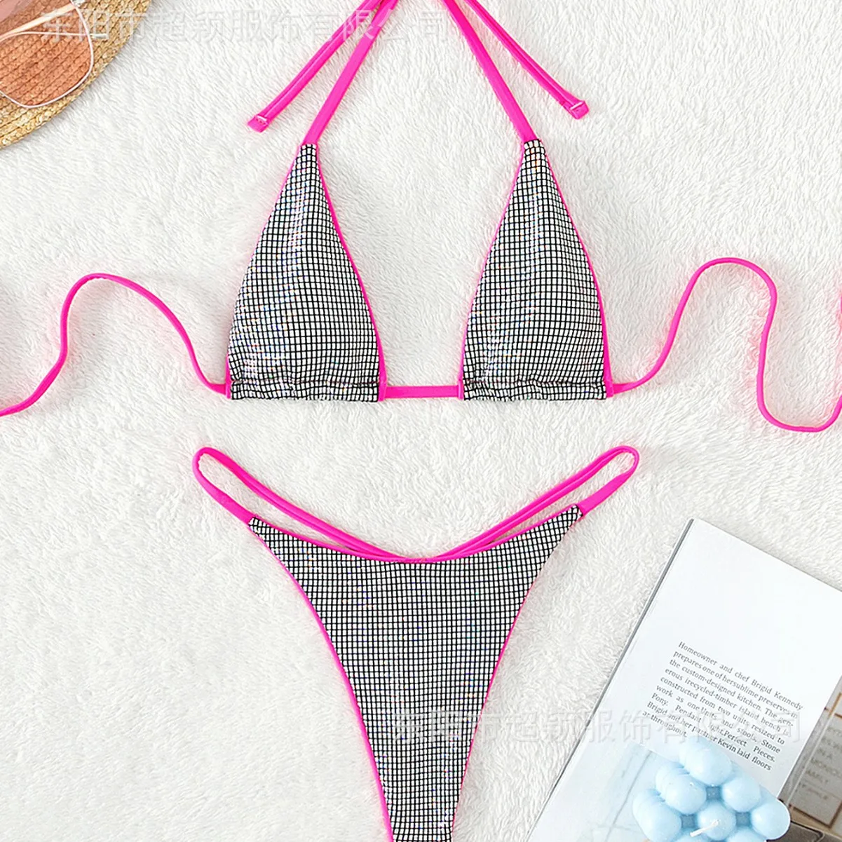 Swimsuit bikini bronzing micro-triangle sexy halter lace-up swimsuit contrasting swimsuit 2025 new
Swimsuit bikini bronzing micro-triangle sexy halter lace-up swimsuit contrasting swimsuit 2025 new