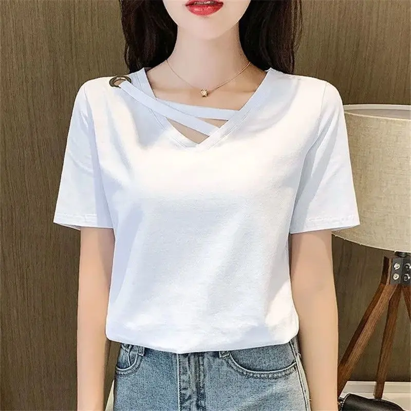 Summer New Korean Slim All-match T Shirts Short Sleeve Solid Color V Neck Hollow Out Tops Tees Fashion Casual Women Clothing
Summer New Korean Slim All-match T Shirts Short Sleeve Solid Color V Neck Hollow Out Tops Tees Fashion Casual Women Clothing