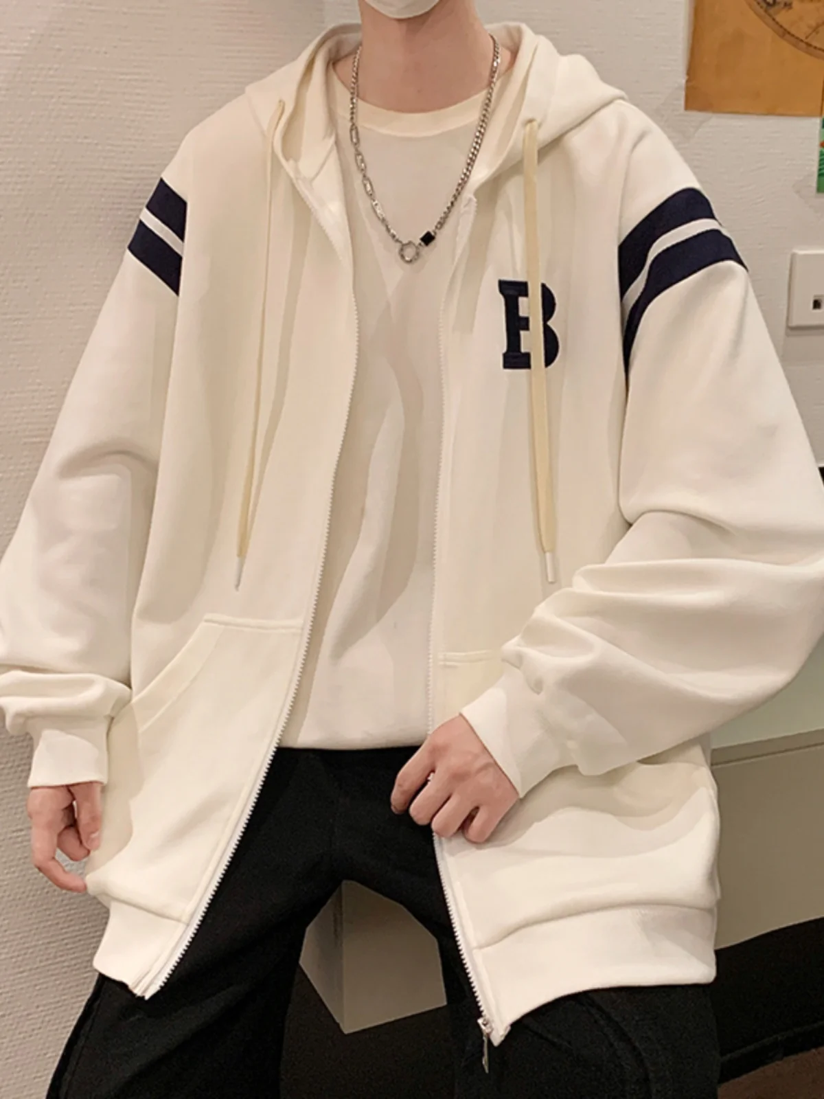 Модная толстовка с капюшоном на молнии для подростков и студентов, свободная повседневная верхняя одежда, сезонная одежда на весну и осень
Модная толстовка с капюшоном на молнии для подростков и студентов, свободная повседневная верхняя одежда, сезонная одежда на весну и осень