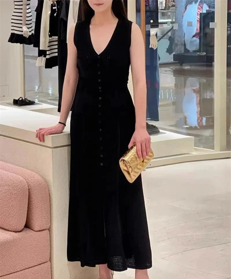 Новый летний женский комплект французского трикотажа: короткий топ без рукавов с v-образным вырезом и однобортной юбкой-трапецией
Новый летний женский комплект французского трикотажа: короткий топ без рукавов с v-образным вырезом и однобортной юбкой-трапецией