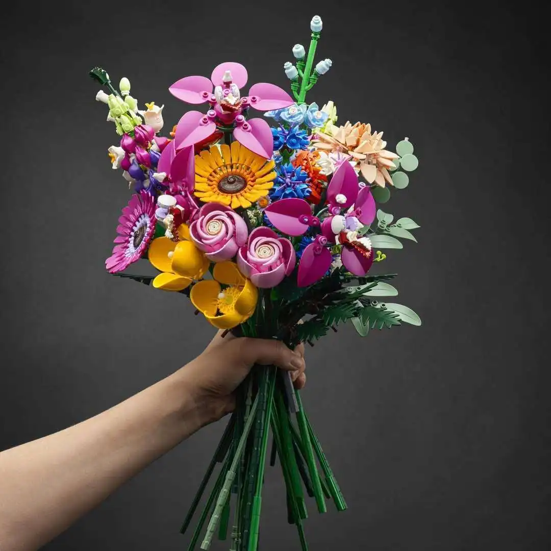 Набор для сборки модели искусственного букета из красных роз Dreamy Botanicals Pretty Pink Flower Bouquet 10342, конструктор, игрушки для девочек, подарки #
Набор для сборки модели искусственного букета из красных роз Dreamy Botanicals Pretty Pink Flower Bouquet 10342, конструктор, игрушки для девочек, подарки #