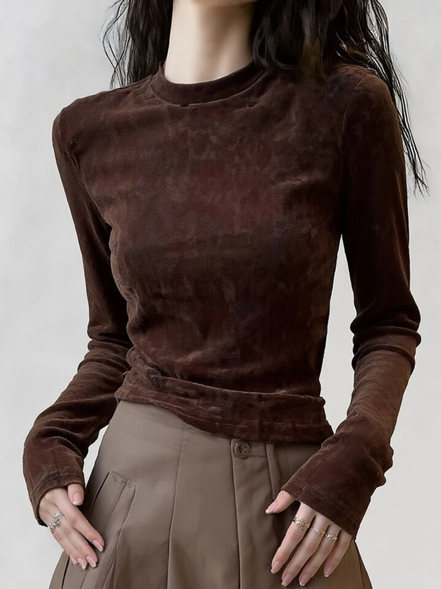 Retro round Neck Velvet Slim Fit Long Sleeve T-Shirt Fashionable Base Layer Shirt Spring Popular Unique Slimming Top for Women
Retro round Neck Velvet Slim Fit Long Sleeve T-Shirt Fashionable Base Layer Shirt Spring Popular Unique Slimming Top for Women