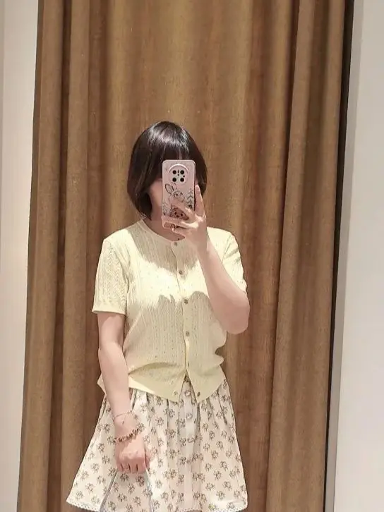 Women O-Neck Rhinestone Short Sleeve Solid Single-Breasted Knit Cardigan Spring/Summer Loose Elegant Casual Knitwear Top
Women O-Neck Rhinestone Short Sleeve Solid Single-Breasted Knit Cardigan Spring/Summer Loose Elegant Casual Knitwear Top
