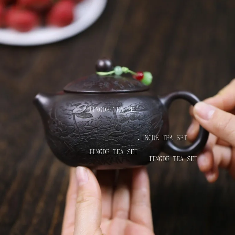 240ml Chinese Yixing Purple Clay Tea Pot Boutique Black Mud Flat Xishi Teapot Home 7 Hole Filter Teaware Customized Tea Infuser
240ml Chinese Yixing Purple Clay Tea Pot Boutique Black Mud Flat Xishi Teapot Home 7 Hole Filter Teaware Customized Tea Infuser