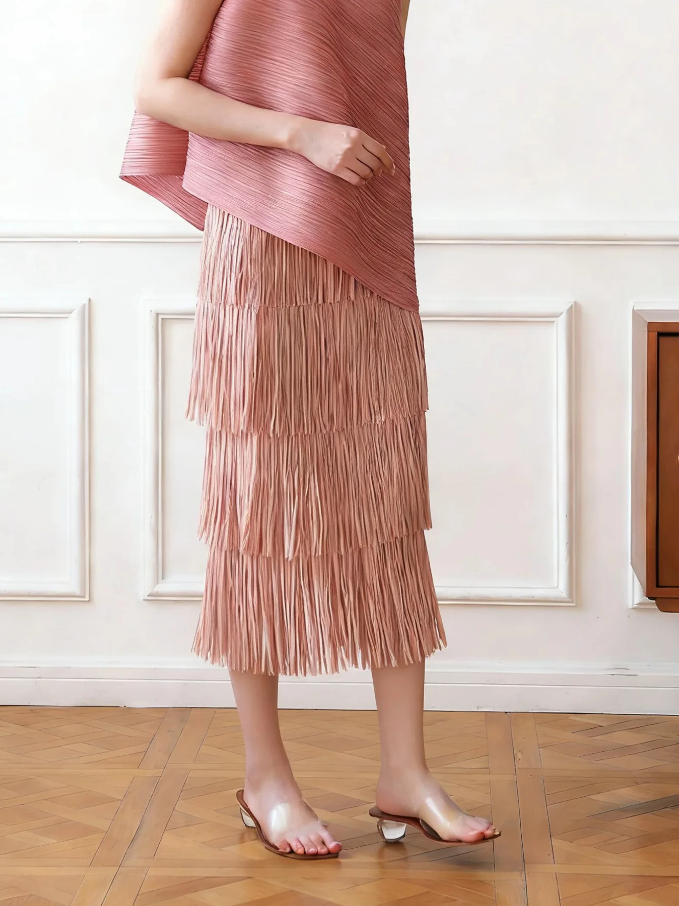 Early Spring Pleated Midi Skirt Women's Summer Style Tassel Half-length Gown Elegant Drop-waist Cake Skirt Polyester Fabric
Early Spring Pleated Midi Skirt Women's Summer Style Tassel Half-length Gown Elegant Drop-waist Cake Skirt Polyester Fabric