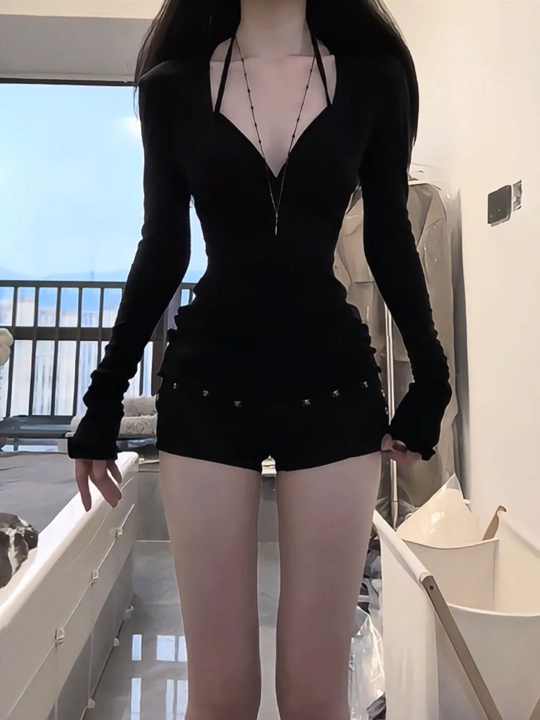 Sexy Retro Hot Girl Black V-neck Long Sleeve T-shirt Top And Short Pants Two-piece Set Fall Pure Desire Body Shape Highlighting
Sexy Retro Hot Girl Black V-neck Long Sleeve T-shirt Top And Short Pants Two-piece Set Fall Pure Desire Body Shape Highlighting
