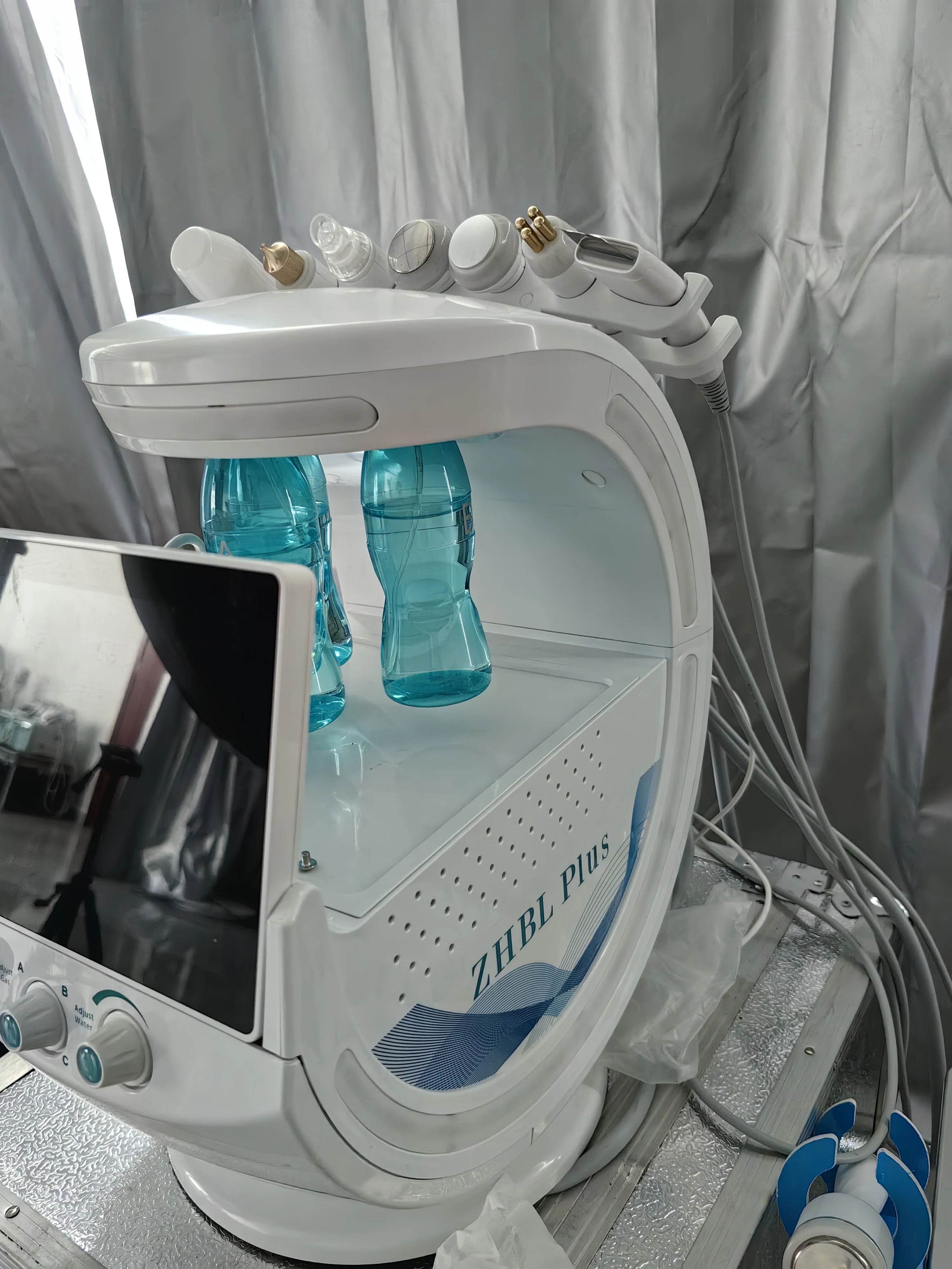 7 in 1 Smart Ice Blue Analyzer Multifunction Facial Machine Diamond Hydra Dermabrasion Facial Aquafacial
7 in 1 Smart Ice Blue Analyzer Multifunction Facial Machine Diamond Hydra Dermabrasion Facial Aquafacial