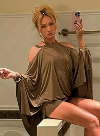 2026 New European and American Sexy Spice Girl Off Shoulder Halter Loose Bat Sleeve Hip Wrap Short Party Dress
2026 New European and American Sexy Spice Girl Off Shoulder Halter Loose Bat Sleeve Hip Wrap Short Party Dress
