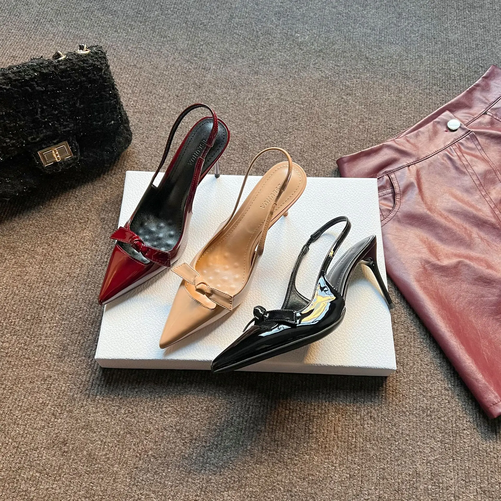 Pointed women's shoes single shoes bow stilettos new rear strap shallow mouth bag head sandals
Pointed women's shoes single shoes bow stilettos new rear strap shallow mouth bag head sandals