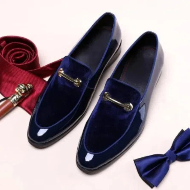 Mens Formal Navy Blue Velvet Patent Leather Loafers With Gold Horsebit Accent Flat Heel Comfortable Non Slip Breathable Business
Mens Formal Navy Blue Velvet Patent Leather Loafers With Gold Horsebit Accent Flat Heel Comfortable Non Slip Breathable Business