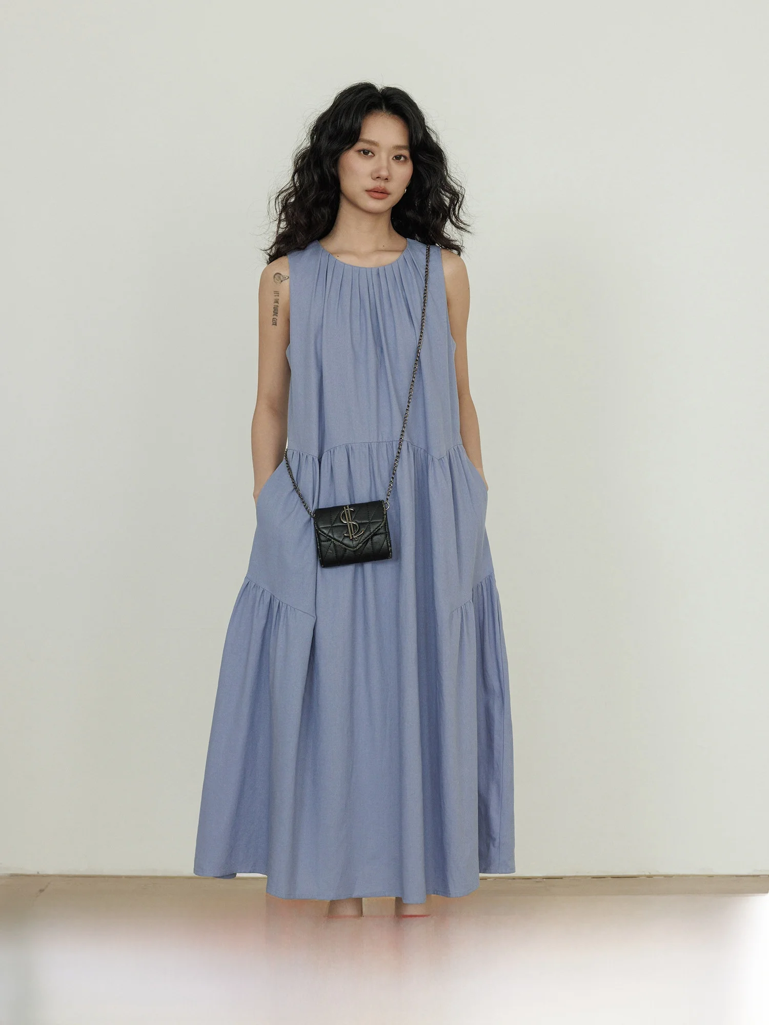 Summer round Neck Sleeveless Lin Vest Dress Women Loose Feeling Holiday A-Line Skirt Pleated Beach Long Dress Casual Style
Summer round Neck Sleeveless Lin Vest Dress Women Loose Feeling Holiday A-Line Skirt Pleated Beach Long Dress Casual Style