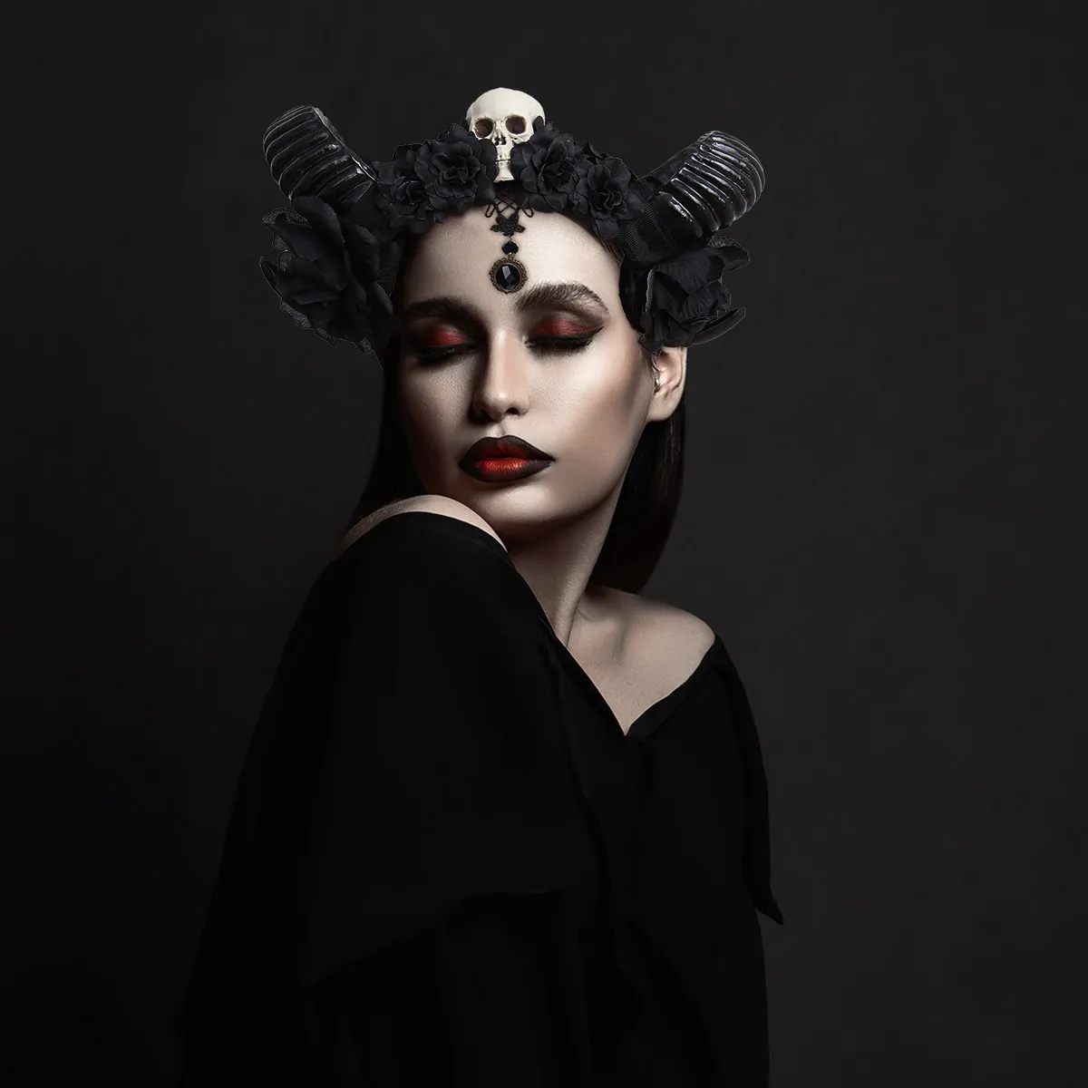 1Pcs Skull Headband Goth Style Horn Pattern Hairband Black Exquisite Handmade Hair Hoop Festival Dress Up Holiday Prop Unique
1Pcs Skull Headband Goth Style Horn Pattern Hairband Black Exquisite Handmade Hair Hoop Festival Dress Up Holiday Prop Unique