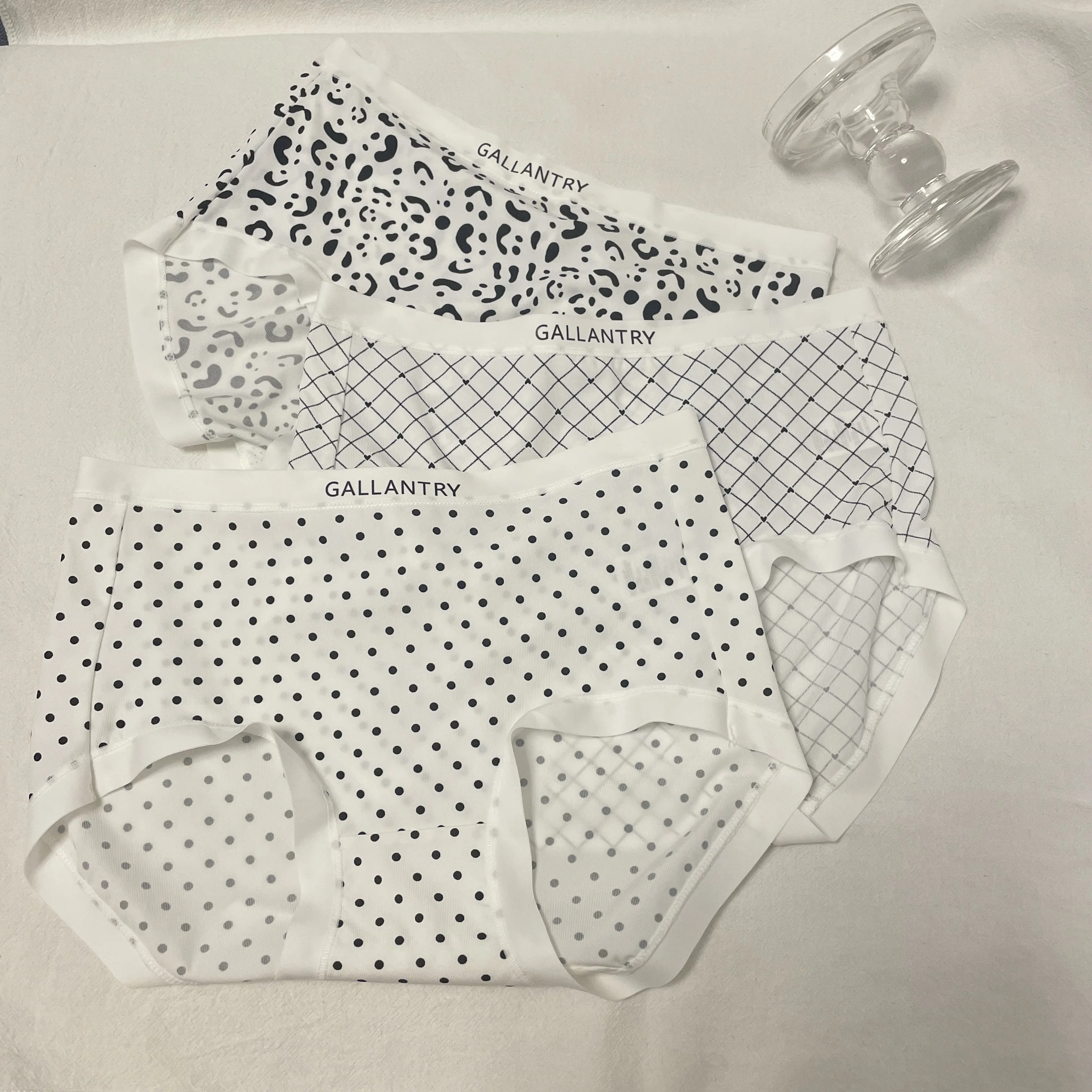 Iozey Silk Satin Kawaii Panties Women's underwear Print Cute white sports panties women's underwear
Iozey Silk Satin Kawaii Panties Women's underwear Print Cute white sports panties women's underwear