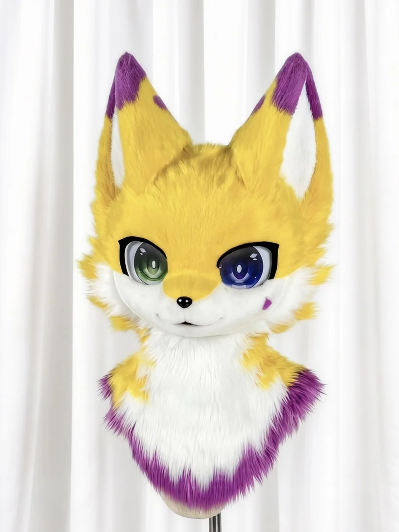 Soft plush coat in Christmas yellow featuring a fox character, a wolf dog dressed as a cat mascot, for role-playing at a birthda
Soft plush coat in Christmas yellow featuring a fox character, a wolf dog dressed as a cat mascot, for role-playing at a birthda