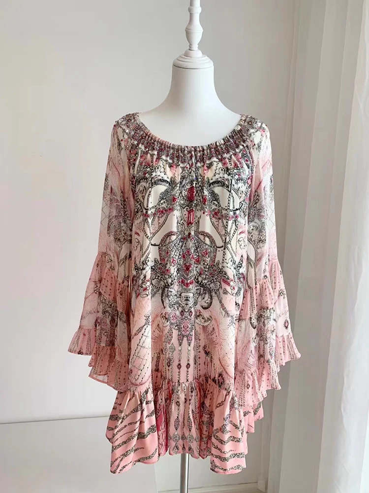 Vintage geometric print hot drill one-line collar flared sleeve dress 2025 spring women's fashion pleated loose pouffant skirt
Vintage geometric print hot drill one-line collar flared sleeve dress 2025 spring women's fashion pleated loose pouffant skirt