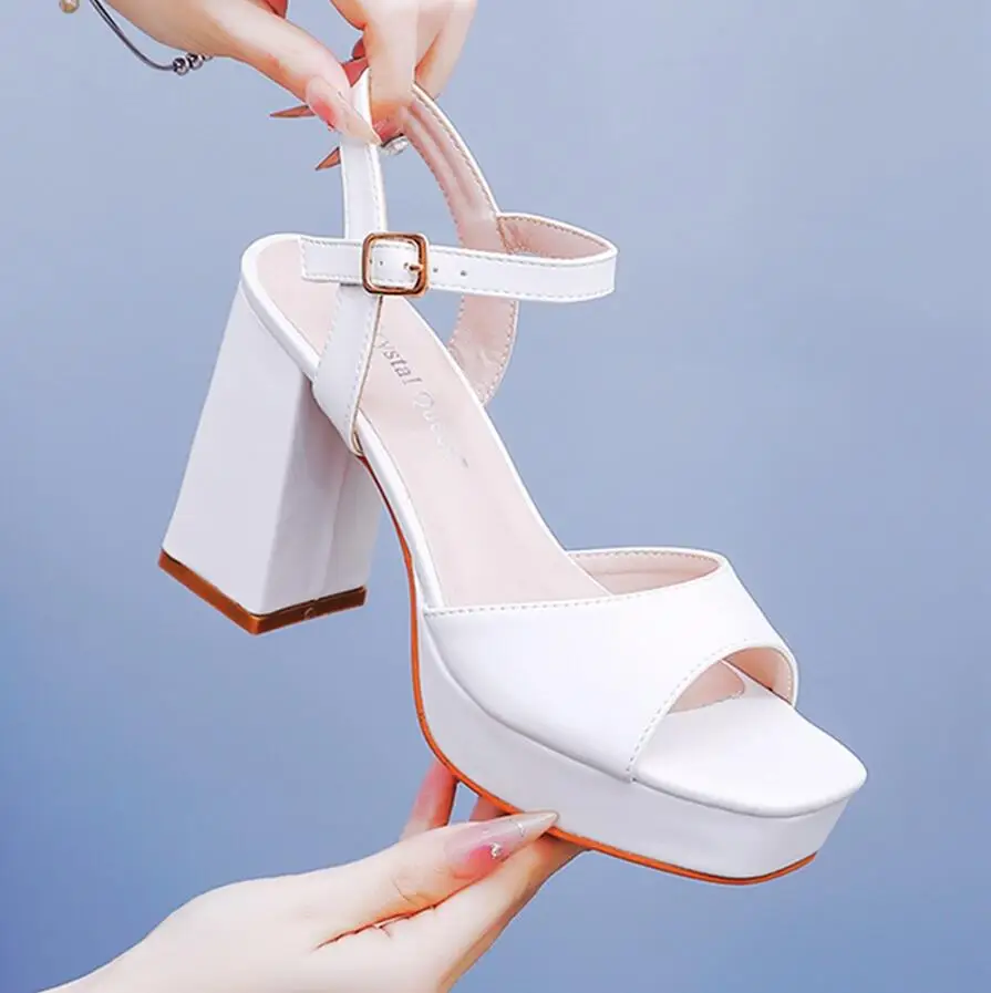 Женские вечерние свадебные туфли для женщин, летние модные женские сандалии на платформе с очень высоким каблуком, белые, с открытым носком, большие размеры 34-42
Женские вечерние свадебные туфли для женщин, летние модные женские сандалии на платформе с очень высоким каблуком, белые, с открытым носком, большие размеры 34-42