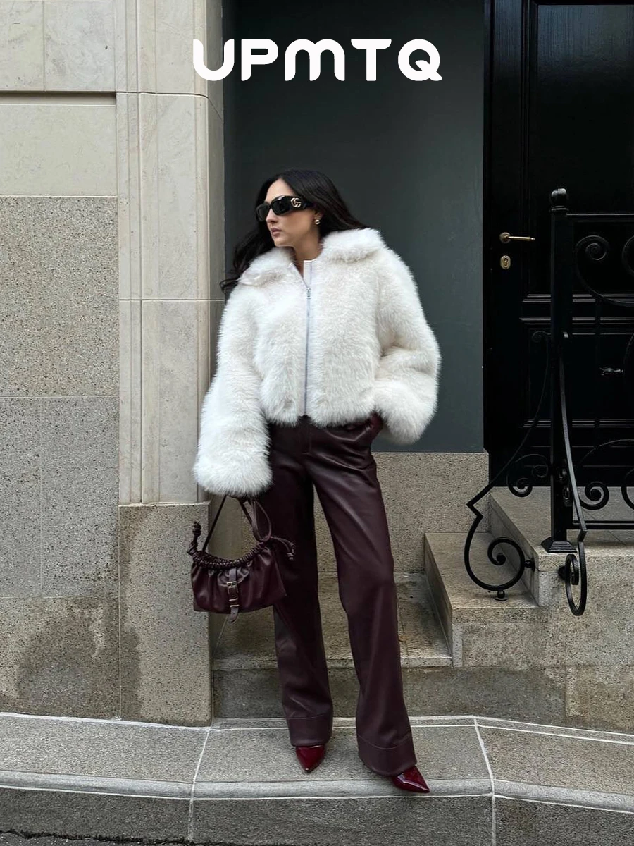 Iconic Cleanfit White Women Winter Fur Jacket Zipper Turn-down Collar Long Sleeves Crop Shaggy Coat Streetwear Cozy Outfit
Iconic Cleanfit White Women Winter Fur Jacket Zipper Turn-down Collar Long Sleeves Crop Shaggy Coat Streetwear Cozy Outfit