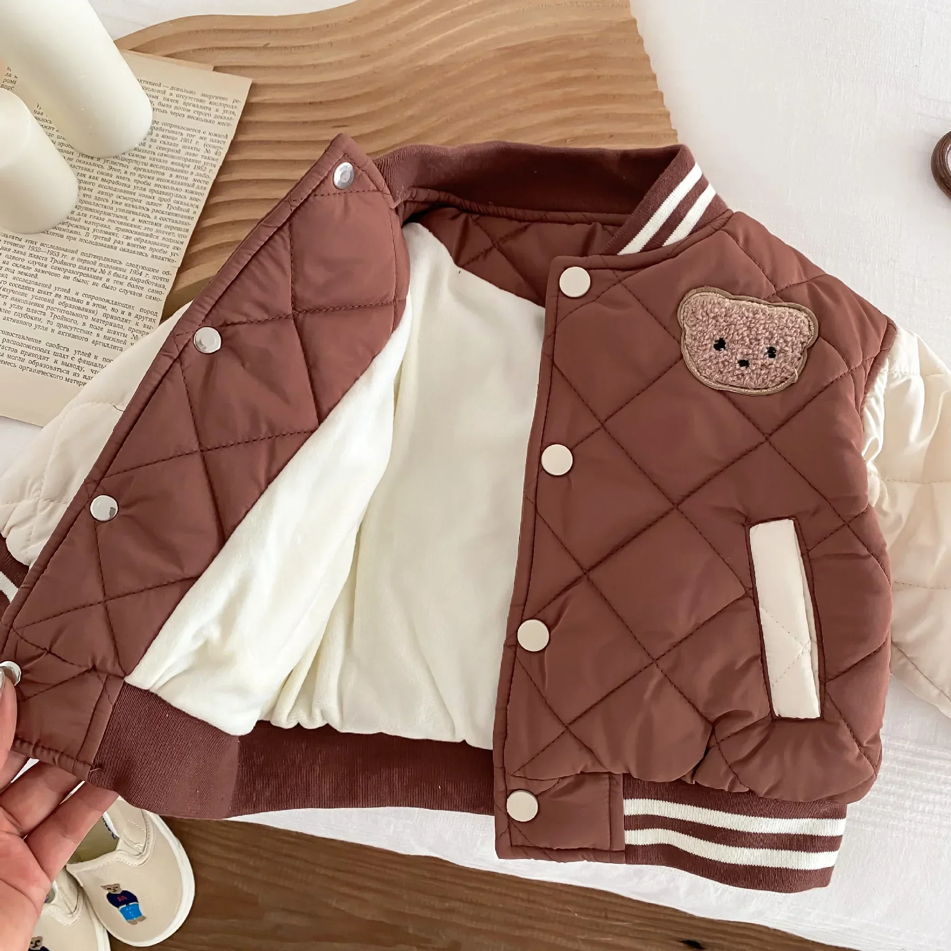 0-5 Years Girls & Boys Winter Coat with Thick Material Polar Bear Patch, Korean Style Kids Children Fashion Clothing Jacket
0-5 Years Girls & Boys Winter Coat with Thick Material Polar Bear Patch, Korean Style Kids Children Fashion Clothing Jacket