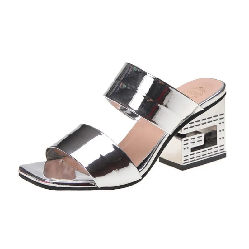 Luxury 2025 Spring/Summer Thick Heel Slippers Colored Outward Wear Cool Slippers Fashion Korean Women's High Heel Slippers
Luxury 2025 Spring/Summer Thick Heel Slippers Colored Outward Wear Cool Slippers Fashion Korean Women's High Heel Slippers