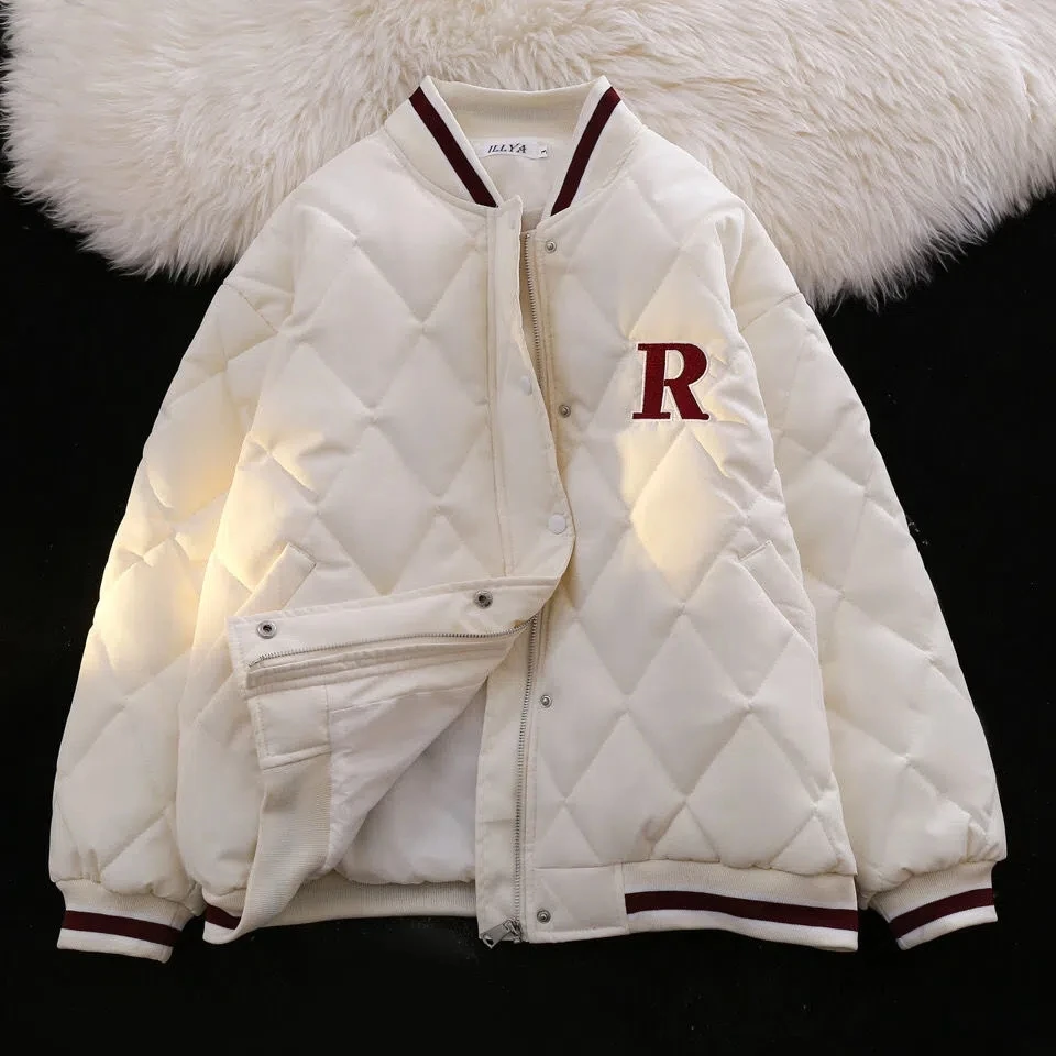 Down Cotton Jacket Women 2022 Winter New Fashion Loose Threaded Padded Coat Female Stitching Letter Embroidery Baseball Uniform
Down Cotton Jacket Women 2022 Winter New Fashion Loose Threaded Padded Coat Female Stitching Letter Embroidery Baseball Uniform