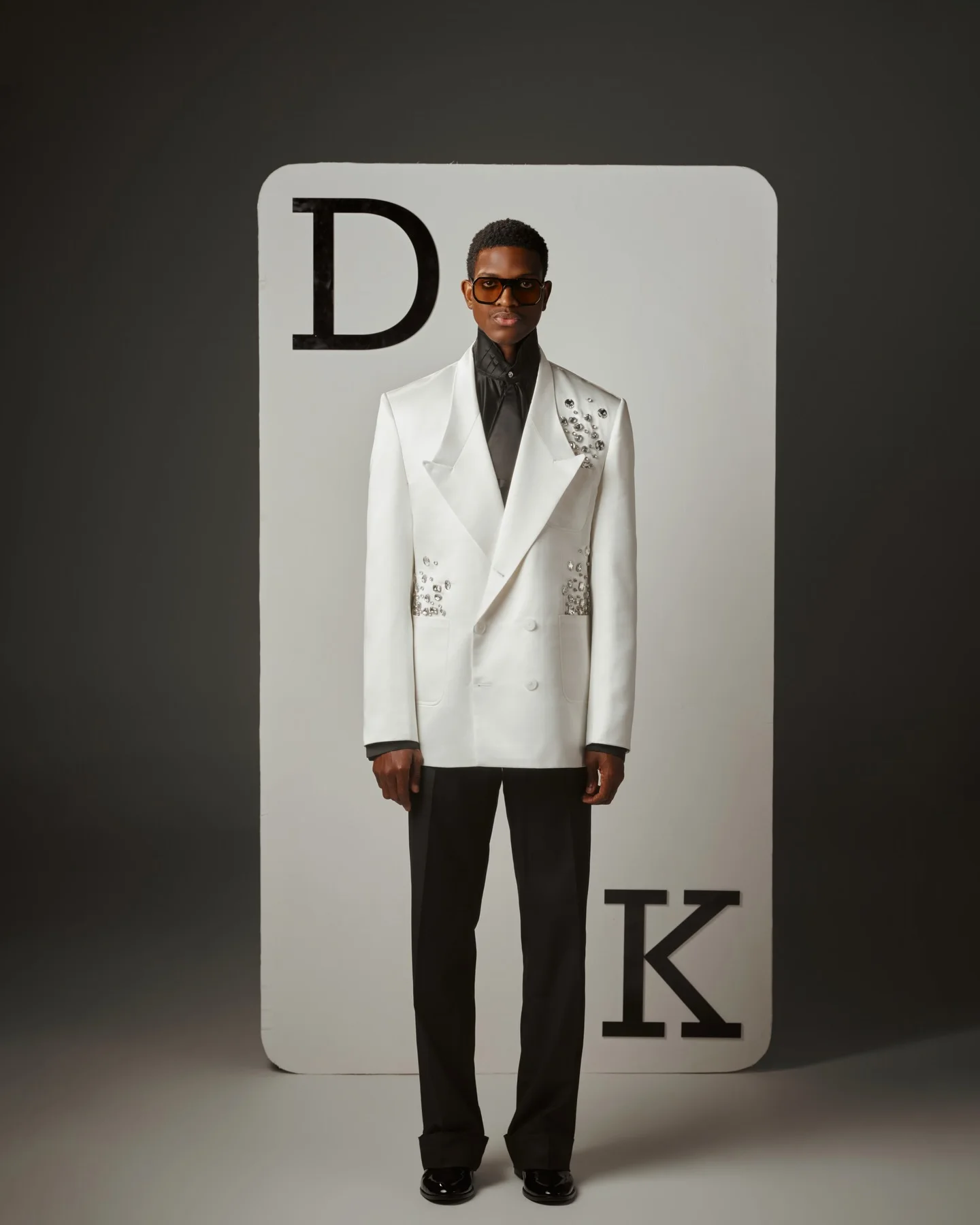 White Crystals Men Suit Set 2 Pcs Blazer+Black Pants Cotton Prom Wedding Tuxedos Coat Customized Formal Office Groom Jacket
White Crystals Men Suit Set 2 Pcs Blazer+Black Pants Cotton Prom Wedding Tuxedos Coat Customized Formal Office Groom Jacket