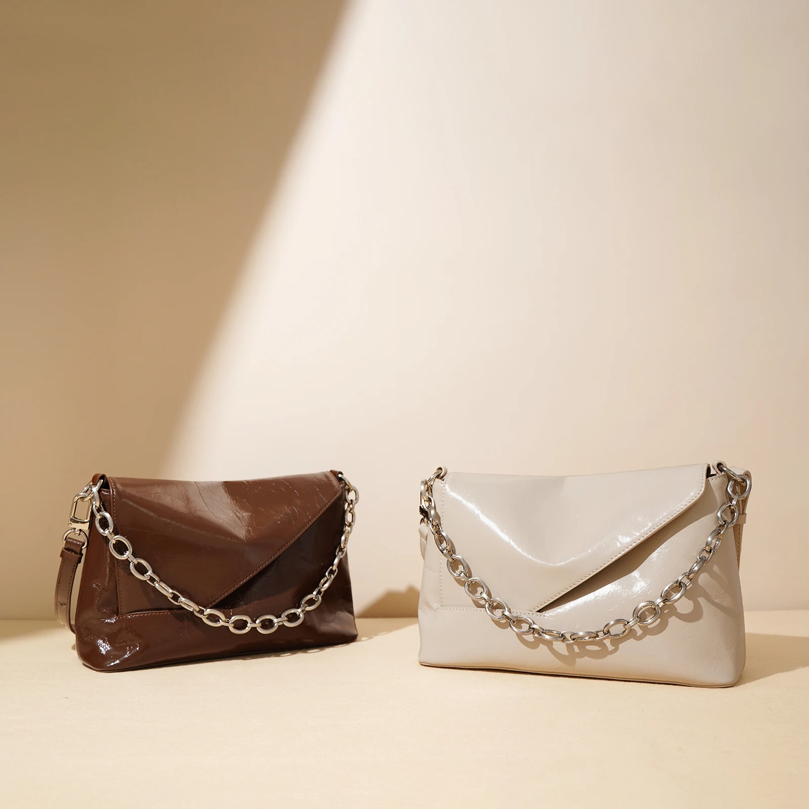 New Women Bag Lady Retro Square Messenger Female Genuine Leather Chain Single Shoulder Bag Minimalist Crossbody Underarm Bags
New Women Bag Lady Retro Square Messenger Female Genuine Leather Chain Single Shoulder Bag Minimalist Crossbody Underarm Bags
