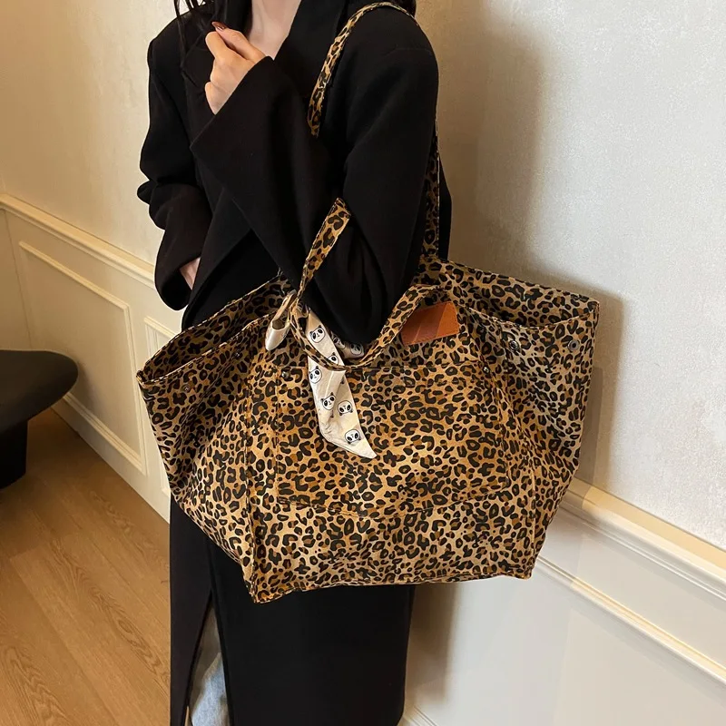 Retro trendy bag autumn/winter fashionable shoulder bag large capacity lazy style leopard print tote bag
Retro trendy bag autumn/winter fashionable shoulder bag large capacity lazy style leopard print tote bag
