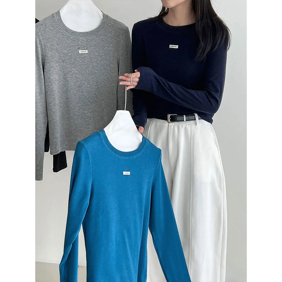 Soft Slim Fit Solid Color Round Neck Base Shirt For Women Autumn Embroidery Korean Standard Design Long Sleeve T-Shirt Top
Soft Slim Fit Solid Color Round Neck Base Shirt For Women Autumn Embroidery Korean Standard Design Long Sleeve T-Shirt Top