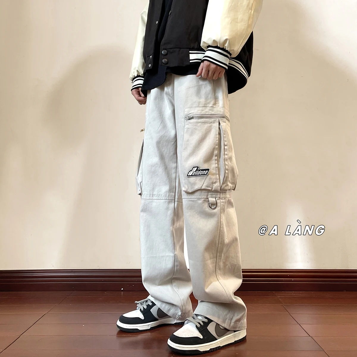 Мужские свободные рабочие брюки в уличном стиле, прямые повседневные длинные брюки, весенне-осенние, модные, винтажные, брендовые
Мужские свободные рабочие брюки в уличном стиле, прямые повседневные длинные брюки, весенне-осенние, модные, винтажные, брендовые