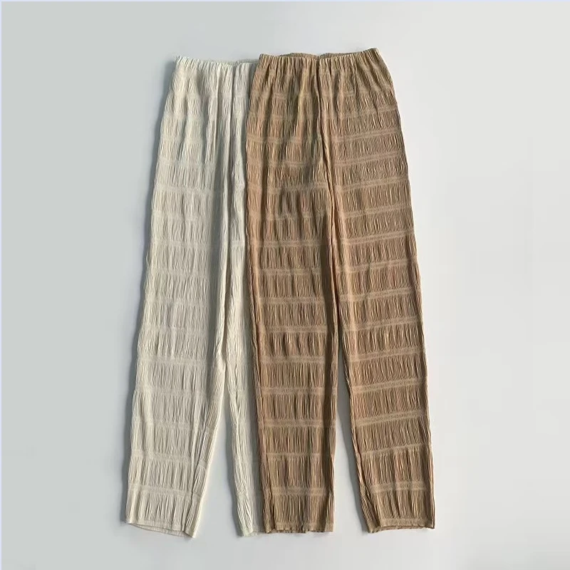 Nordic niche design, architectural style positioning, cyclic pleating, lightweight and breathable casual pants
Nordic niche design, architectural style positioning, cyclic pleating, lightweight and breathable casual pants